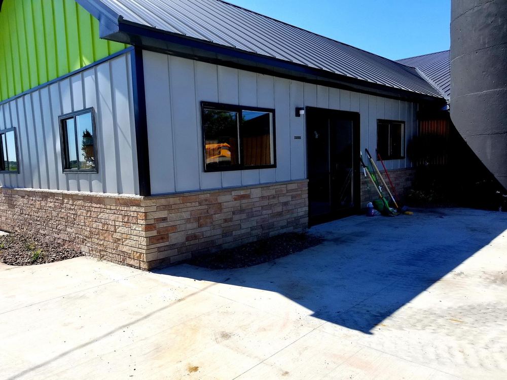 Steel Master Roofing install: Barndominium